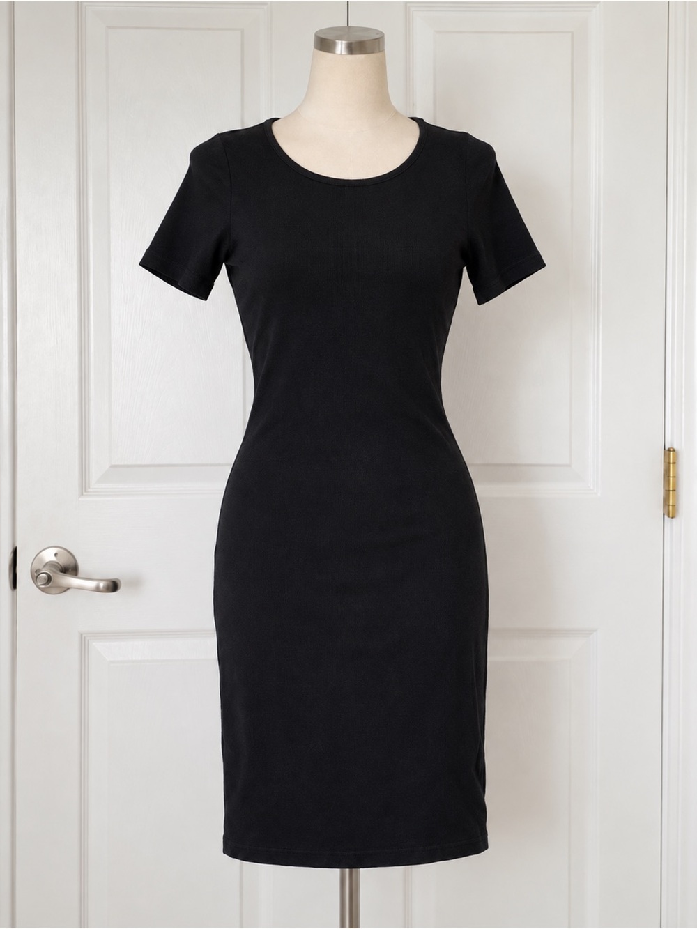 H&M Women’s Black Solid Knit Sheath Knee Dress M Round Neck Short Sleeve